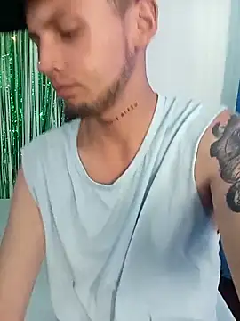 Snapshot of neaa_latin_boy chatting on 12.17.25 neaa latin boy online show from 12.17.25