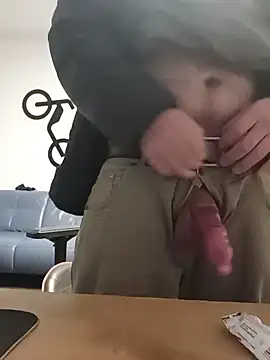 Snapshot of Thompsen1992 chatting on 09.24.25 Thompsen1992 online show from 09.24.25