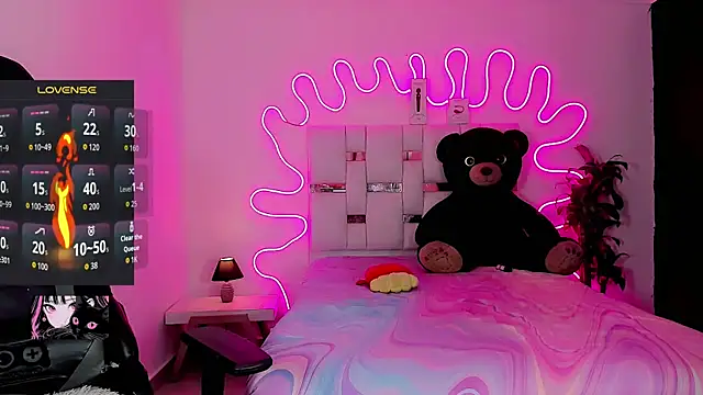 Snapshot of Abbygilx chatting on 10.16.25 Abbygilx online show from 10.16.25