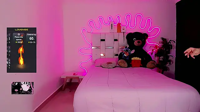 Snapshot of Abbygilx chatting on 11.02.25 Abbygilx online show from 11.02.25