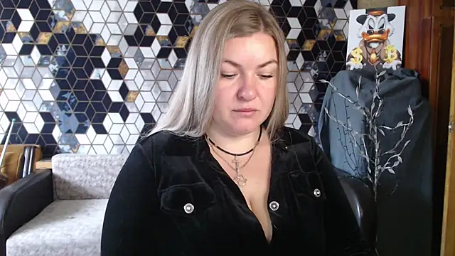 NikaSkylink online show from 04.13.26