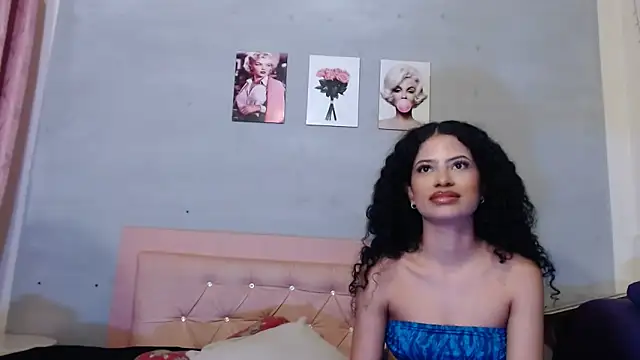 Snapshot of Adut_Akech chatting on 09.17.25 Adut Akech online show from 09.17.25