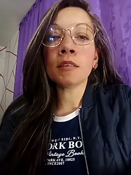 Chriss girl of imaginatio online show from 12.02.25