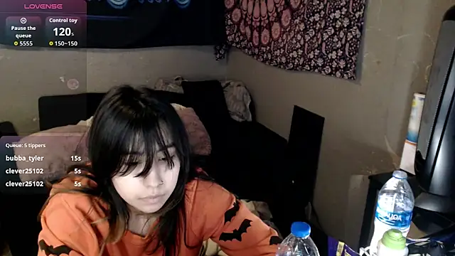 London Ray online show from 10.27.25