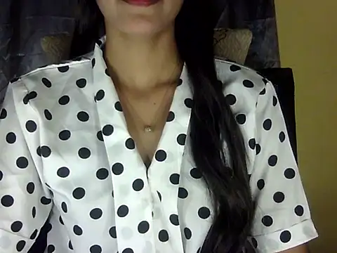 zara Khan0 online show from 10.12.25