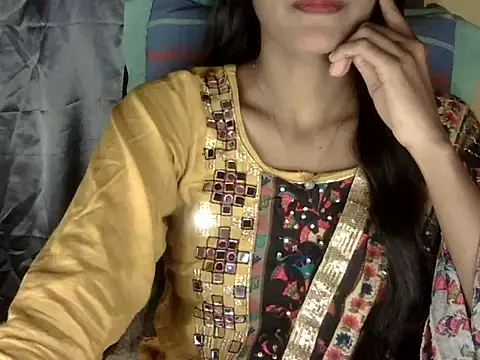 zara Khan0 online show from 10.24.25