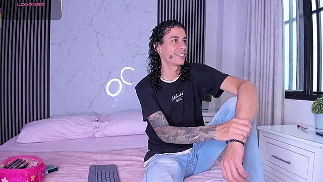 Snapshot of JackAndRosse_ chatting on 02.18.26 JackAndRosse online show from 02.18.26