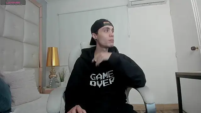 Snapshot of dark_sun302 chatting on 10.17.25 dark sun302 online show from 10.17.25