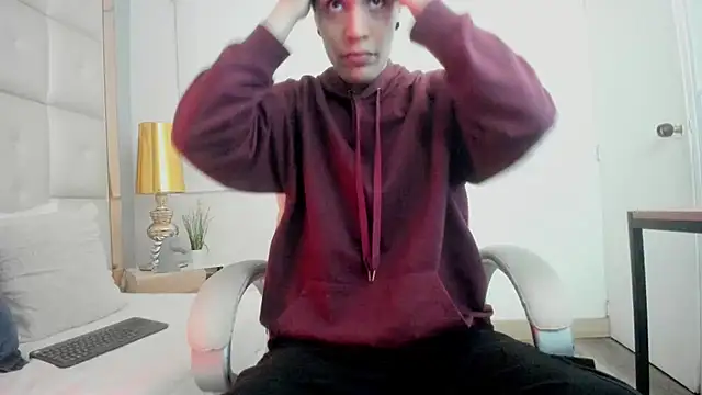 Snapshot of dark_sun302 chatting on 10.18.25 dark sun302 online show from 10.18.25