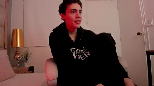 Snapshot of dark_sun302 chatting on 10.19.25 dark sun302 online show from 10.19.25