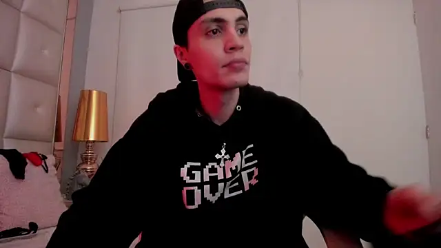 Snapshot of dark_sun302 chatting on 10.22.25 dark sun302 online show from 10.22.25