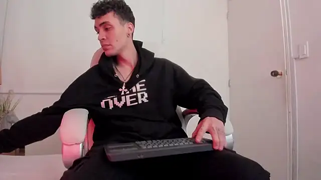 Snapshot of dark_sun302 chatting on 11.03.25 dark sun302 online show from 11.03.25