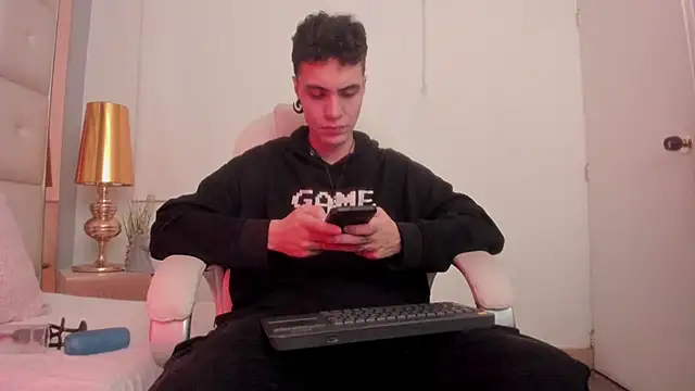 Snapshot of dark_sun302 chatting on 11.06.25 dark sun302 online show from 11.06.25