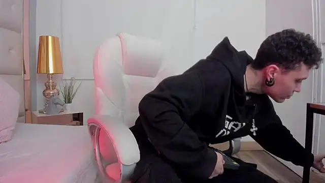 Snapshot of dark_sun302 chatting on 11.08.25 dark sun302 online show from 11.08.25