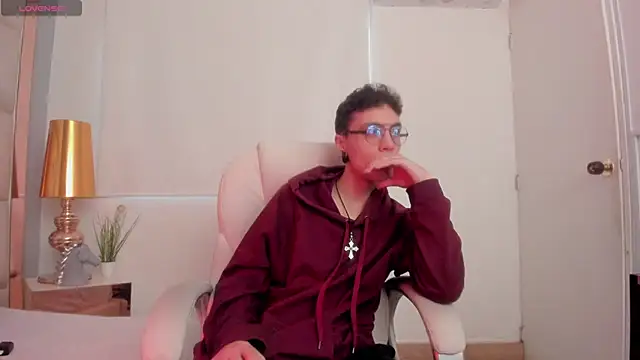 Snapshot of dark_sun302 chatting on 11.17.25 dark sun302 online show from 11.17.25