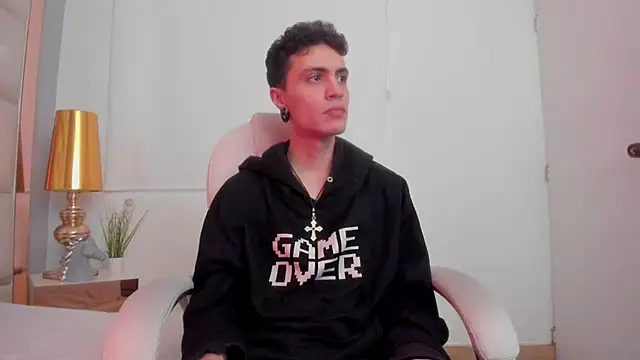 Snapshot of dark_sun302 chatting on 11.19.25 dark sun302 online show from 11.19.25