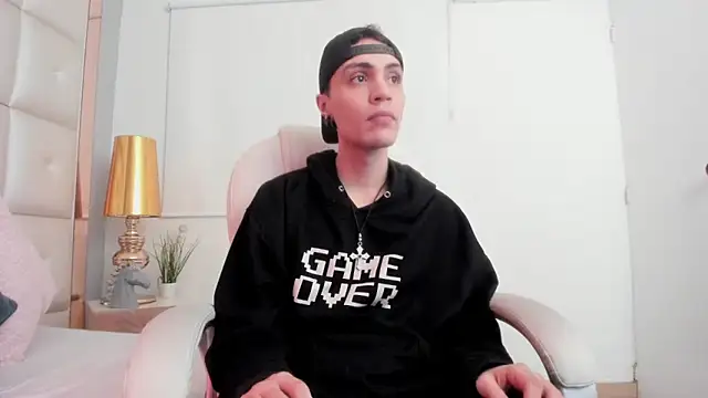 Snapshot of dark_sun302 chatting on 11.21.25 dark sun302 online show from 11.21.25