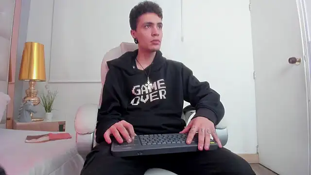 Snapshot of dark_sun302 chatting on 11.28.25 dark sun302 online show from 11.28.25