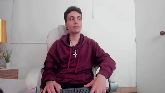 Snapshot of dark_sun302 chatting on 11.29.25 dark sun302 online show from 11.29.25