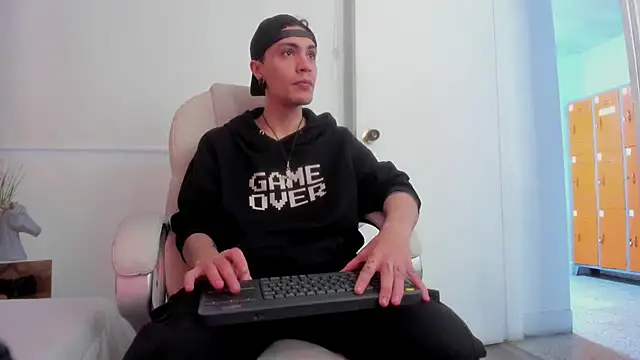 Snapshot of dark_sun302 chatting on 11.30.25 dark sun302 online show from 11.30.25