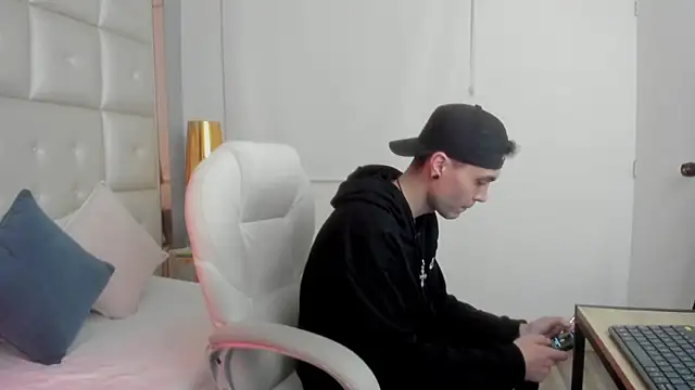 dark sun302 online show from 12.20.25