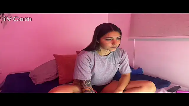 Snapshot of SurpriseMadlicia chatting on 09.12.25 SurpriseMadlicia online show from 09.12.25