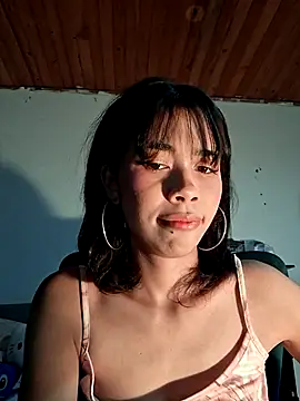 Snapshot of dolliette24 chatting on 07.04.26 dolliette24 online show from 07.04.26