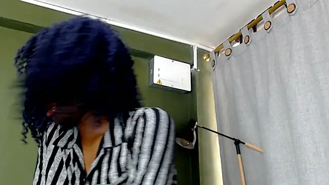 Snapshot of Evaa_18 chatting on 09.16.25 Evaa 18 online show from 09.16.25