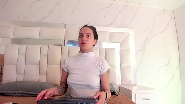 Snapshot of Maia_Park chatting on 02.25.26 Maia Park online show from 02.25.26