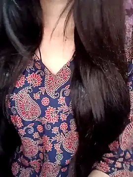 Snapshot of Queen_Pooja7 chatting on 10.11.25 Queen Pooja7 online show from 10.11.25