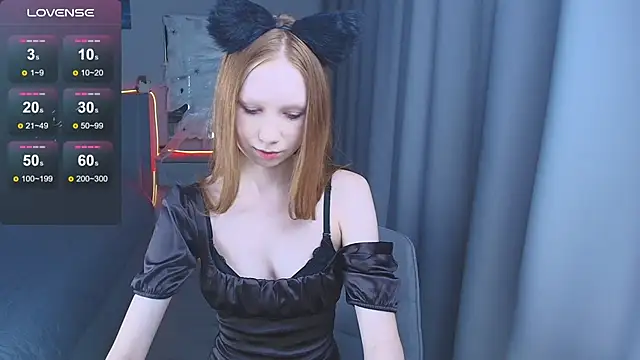 FoxyMira online show from 10.25.25