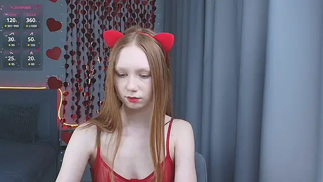 Snapshot of FoxyMira chatting on 02.14.26 FoxyMira online show from 02.14.26