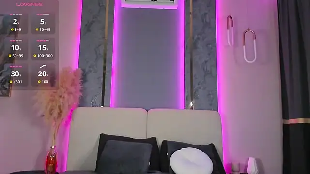 lunamuna1 online show from 10.21.25