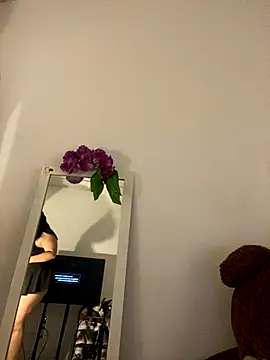 Emily Taylor2 online show from 11.14.25