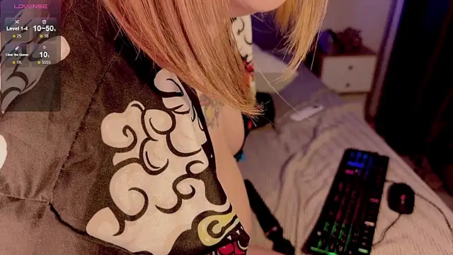 Snapshot of NaomiRey1 chatting on 11.14.25 NaomiRey1 online show from 11.14.25