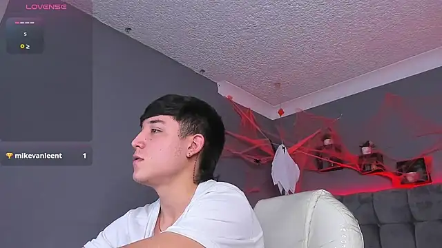 Snapshot of Ares_di_martin chatting on 10.23.25 Ares di martin online show from 10.23.25