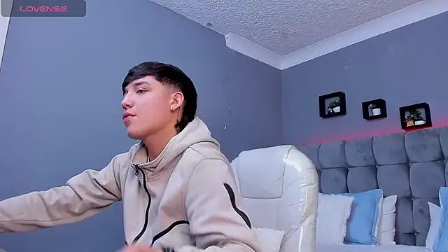 Snapshot of Ares_di_martin chatting on 11.05.25 Ares di martin online show from 11.05.25