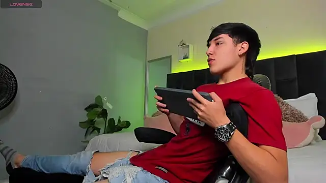 Snapshot of Ares_di_martin chatting on 11.29.25 Ares di martin online show from 11.29.25