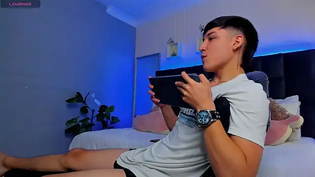 Snapshot of Ares_di_martin chatting on 12.05.25 Ares di martin online show from 12.05.25