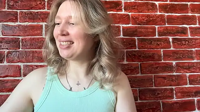 Snapshot of CitrusBlissss chatting on 10.20.25 CitrusBlissss online show from 10.20.25