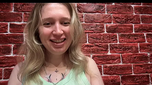 Snapshot of CitrusBlissss chatting on 10.20.25 CitrusBlissss online show from 10.20.25