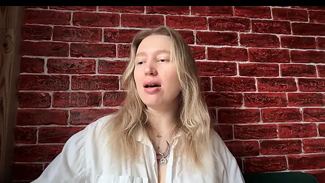 Snapshot of CitrusBlissss chatting on 10.22.25 CitrusBlissss online show from 10.22.25