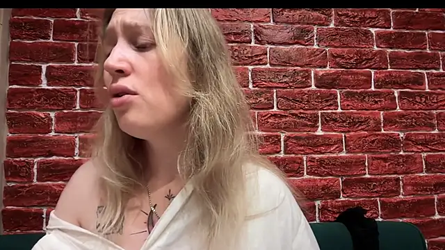 Snapshot of CitrusBlissss chatting on 10.22.25 CitrusBlissss online show from 10.22.25