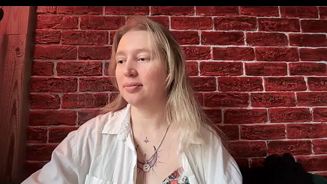 Snapshot of CitrusBlissss chatting on 10.24.25 CitrusBlissss online show from 10.24.25