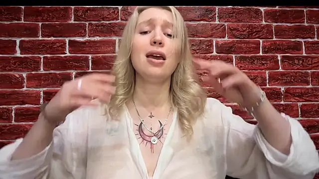 Snapshot of CitrusBlissss chatting on 10.30.25 CitrusBlissss online show from 10.30.25