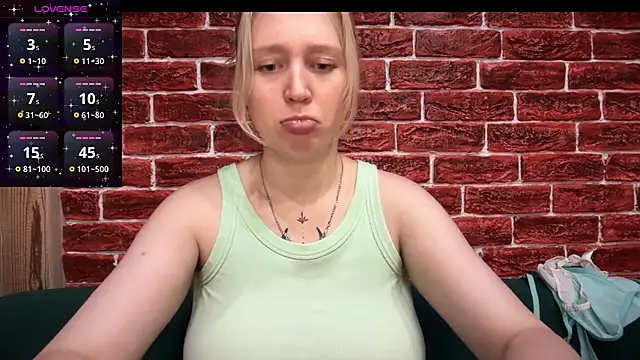 Snapshot of CitrusBlissss chatting on 11.05.25 CitrusBlissss online show from 11.05.25