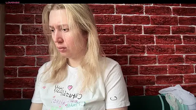 Snapshot of CitrusBlissss chatting on 11.06.25 CitrusBlissss online show from 11.06.25