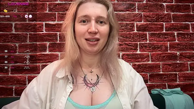 Snapshot of CitrusBlissss chatting on 11.07.25 CitrusBlissss online show from 11.07.25