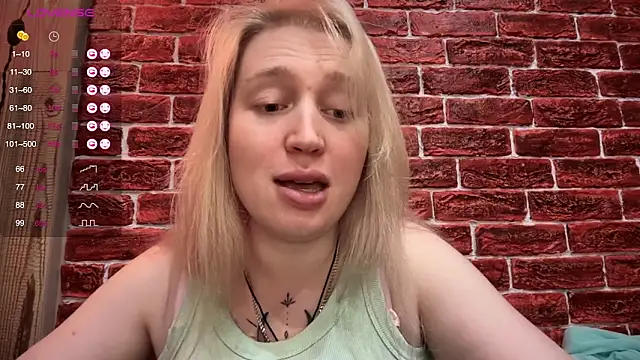 Snapshot of CitrusBlissss chatting on 11.10.25 CitrusBlissss online show from 11.10.25