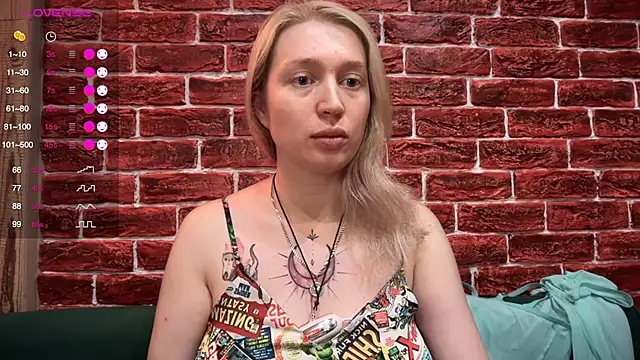 Snapshot of CitrusBlissss chatting on 11.12.25 CitrusBlissss online show from 11.12.25